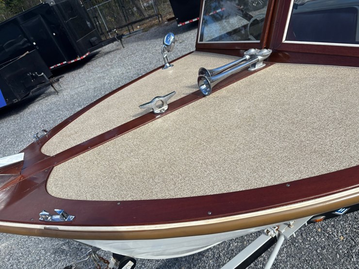 #9548-•-the-“nectar”-–-17’-vintage-wooden-boat,-true-collector’s-piece-image-14