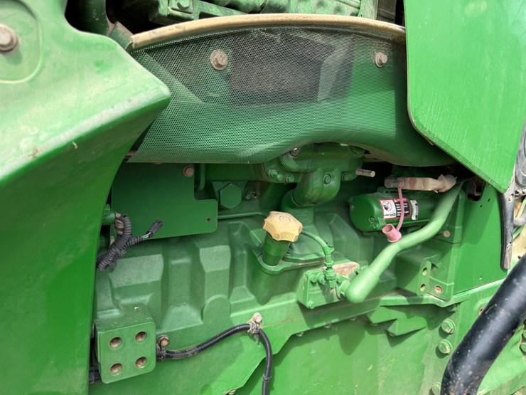 2012-john-deere-8235r-image-47