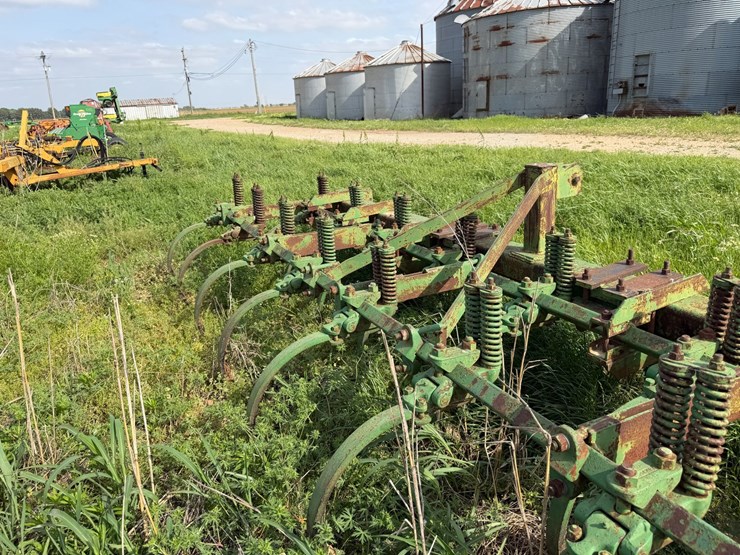 #45300-•-16'-chisel-plow-image-24