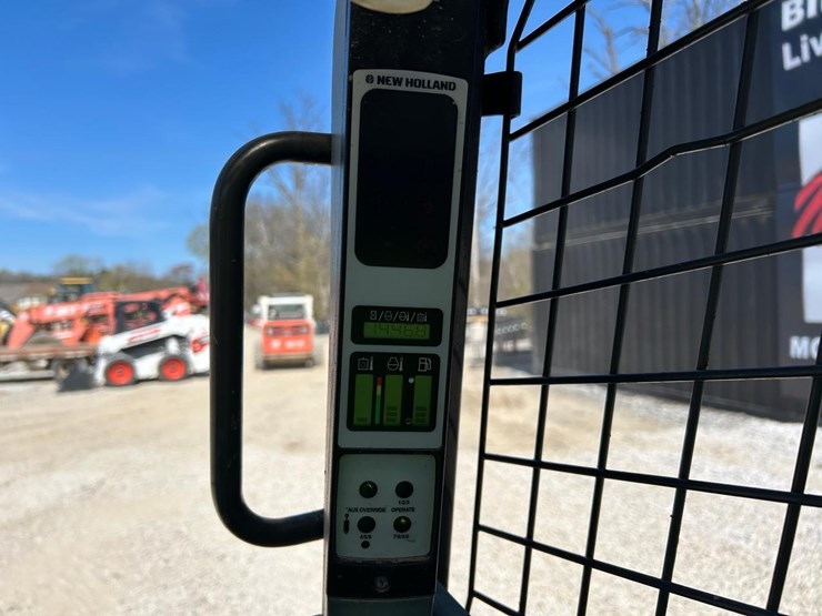 new-holland-c232-image-22