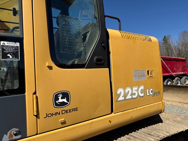 2009-deere-225-lc-image-55