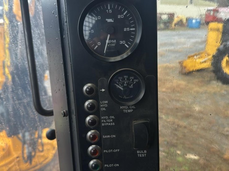 2010-tigercat-lx822c-image-48