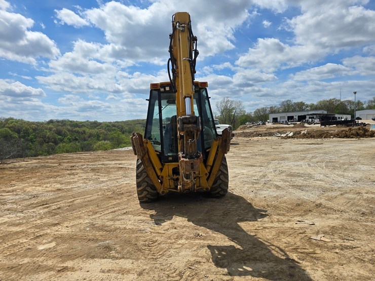 2005-caterpillar-420d-image-12