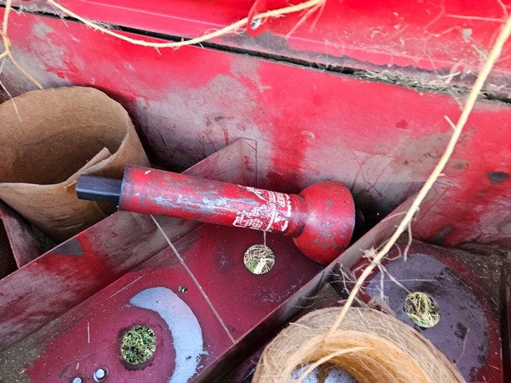 new-holland-315-image-19