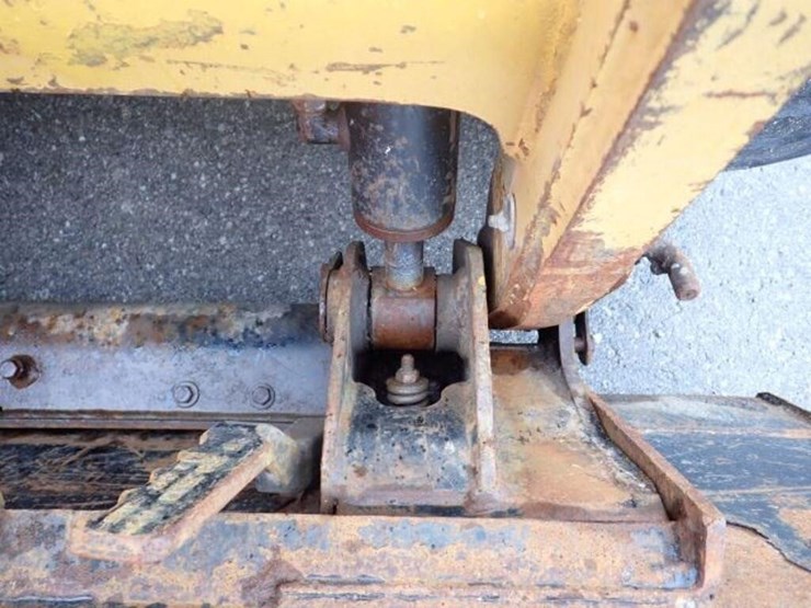 2010-caterpillar-232b-image-36