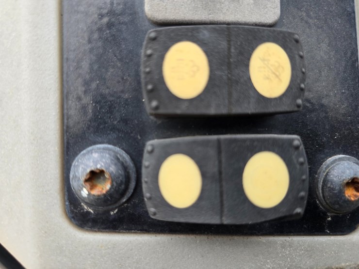 2018-caterpillar-cc24b-image-41