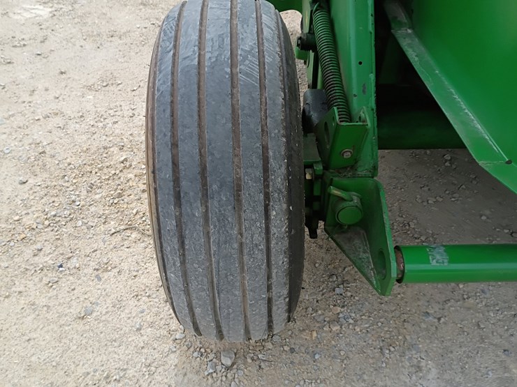 2000-john-deere-556-image-31