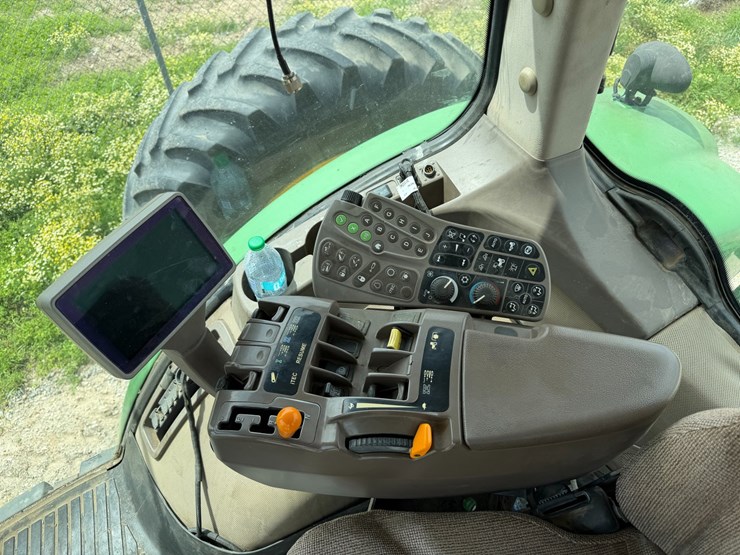 2010-john-deere-8270r-image-70