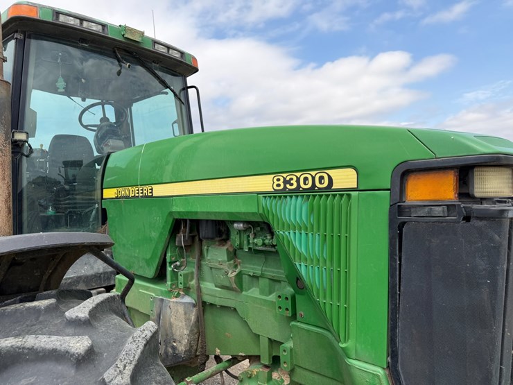 1998-john-deere-8300-image-36