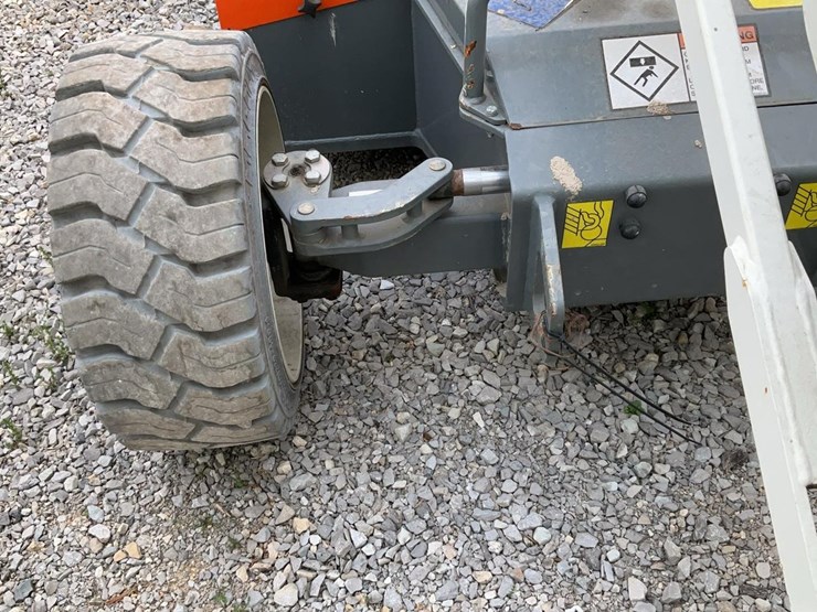 #311-•-snorkel-38'-articulating-lift-image-12