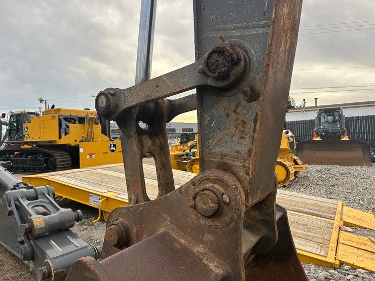 2013-deere-350g-lc-image-21