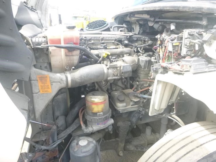 2012-freightliner-m2-s/a-truck-tractor-image-18