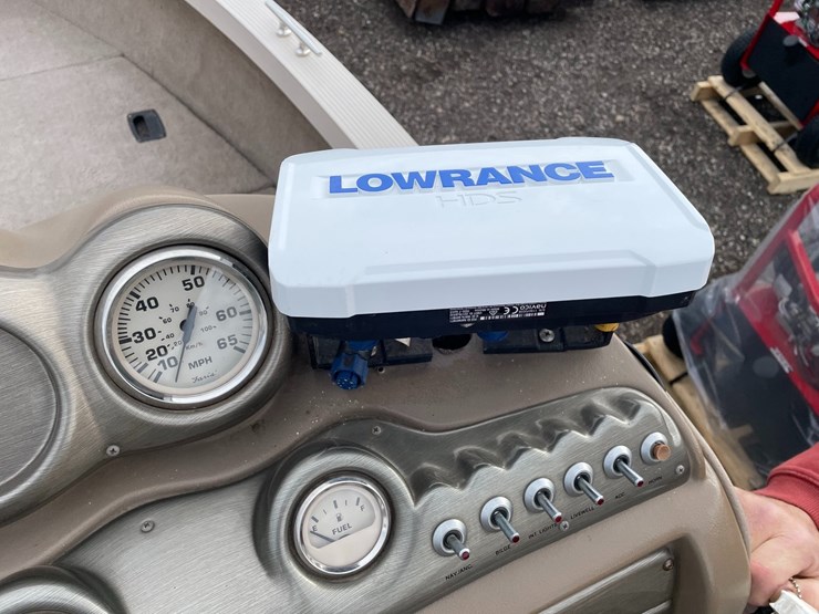 #2338-•-2002-crestliner-1650-fish-hawk-fishing-boat-(has-wi-title)-image-17