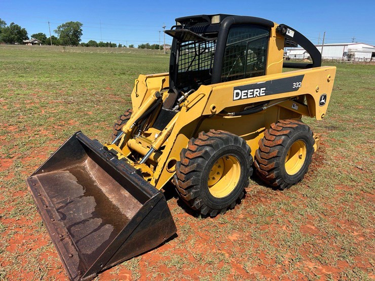 2008-deere-332-image-23