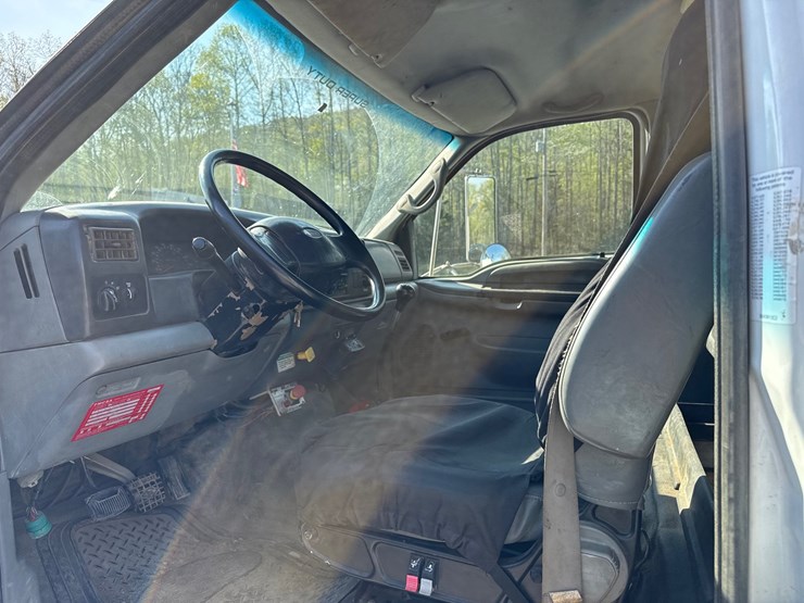 2004-ford-f750-image-8