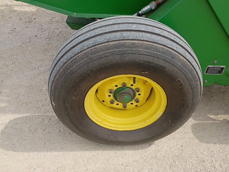 2000-john-deere-556-image-36