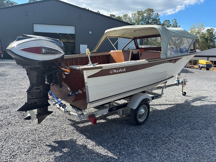#9548-•-the-“nectar”-–-17’-vintage-wooden-boat,-true-collector’s-piece-image-2