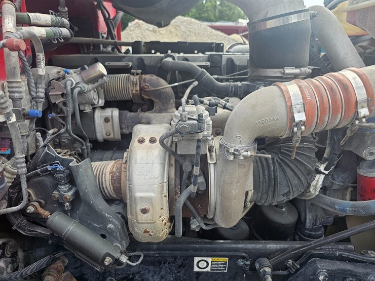 2012-peterbilt-384-image-69