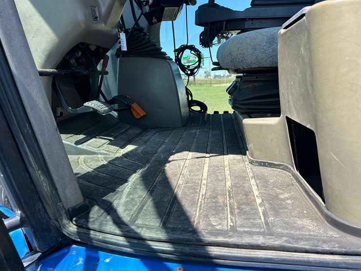 new-holland-tj375-image-29