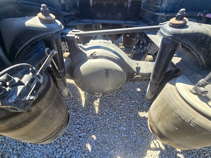 2016-peterbilt-579-image-75