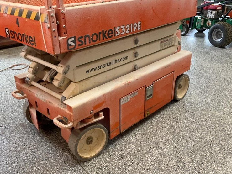 #411-•-2019-snorkel-19'-scissor-lift-image-17