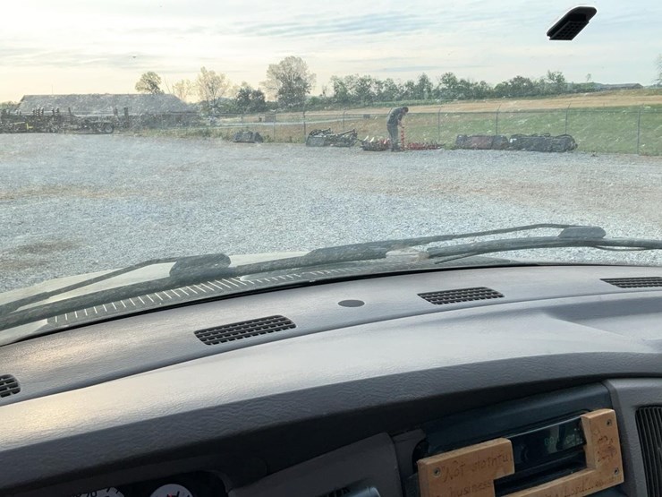 2004-dodge-2500-image-19