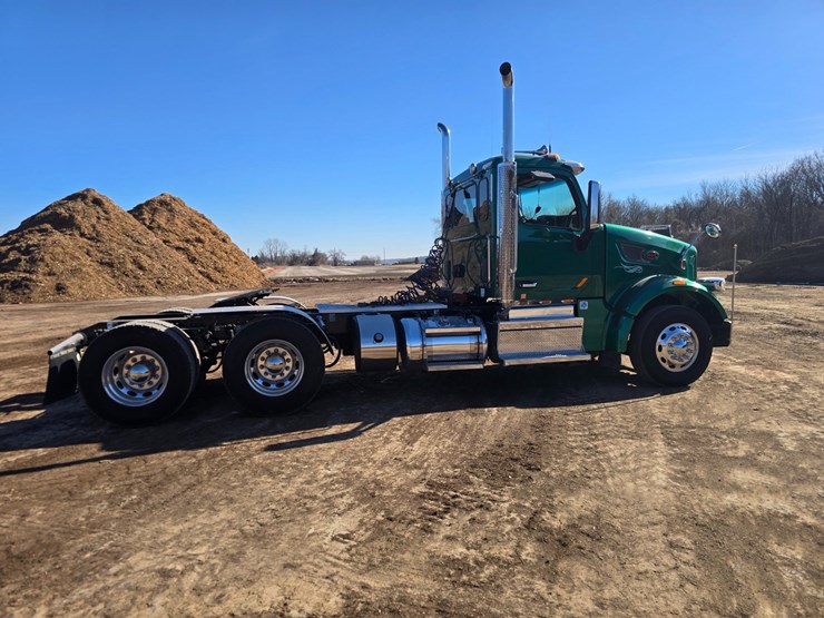 2019-peterbilt-567-image-18