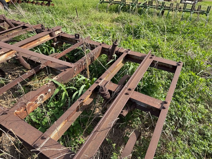 #45299-•-12'-chisel-plow-image-11