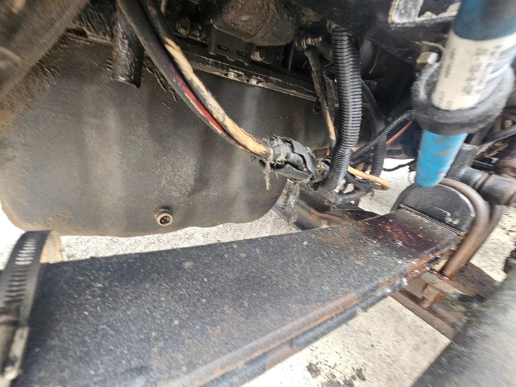 2012-peterbilt-384-image-65