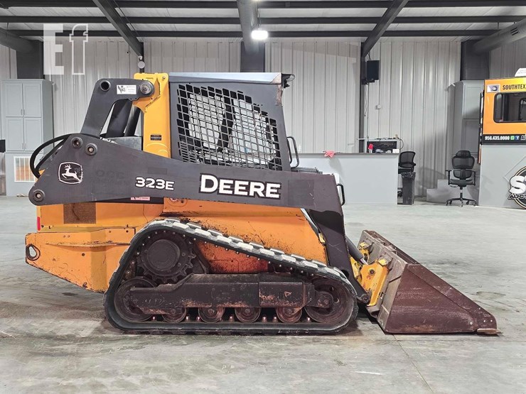 2014-deere-323e-image-6