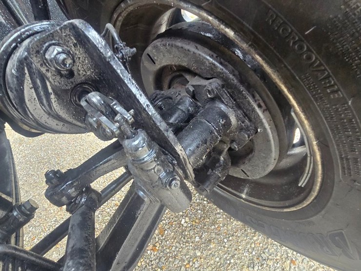 2012-freightliner-m2-106-image-39