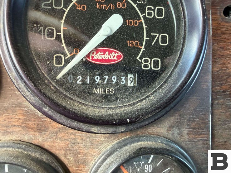 1990-peterbilt-377-image-48