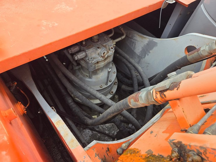 hitachi-zx330-lc-image-25