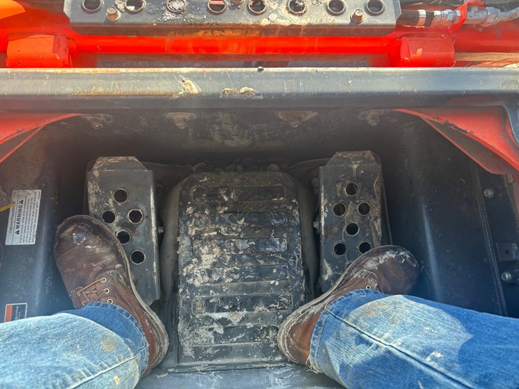 2018-kubota-ssv75-image-42