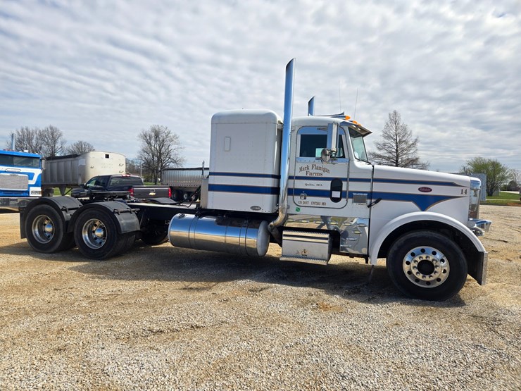 1996-peterbilt-377-image-25