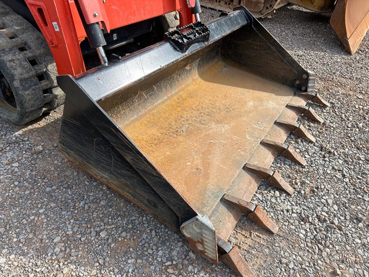 2023-kubota-svl65-2-image-10