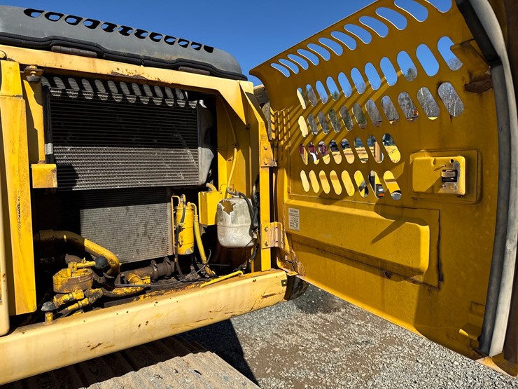 new-holland-eh160-image-46