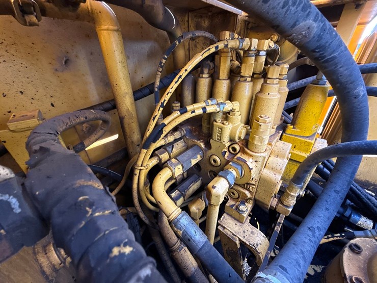 new-holland-eh160-image-30