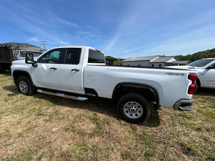 2021-chevrolet-2500-image-3