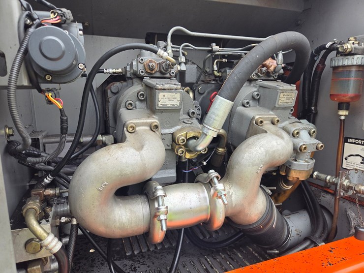 hitachi-zx330-lc-image-32