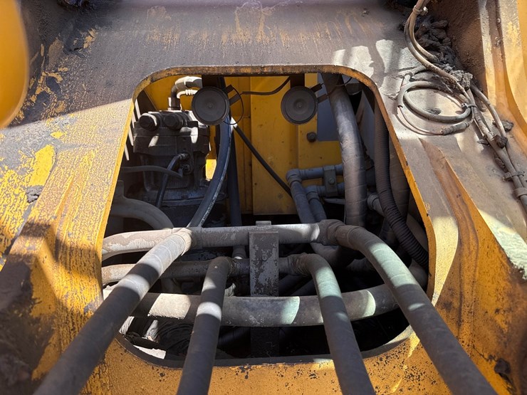 2009-deere-225-lc-image-26