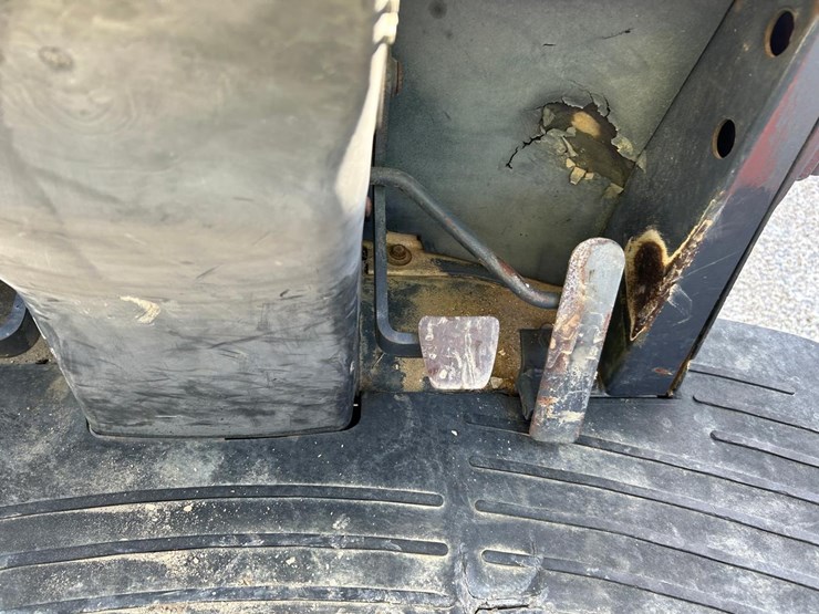 kubota-r420s-image-21