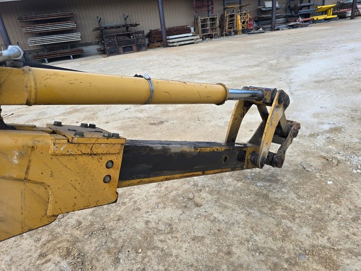 2005-caterpillar-420d-image-62