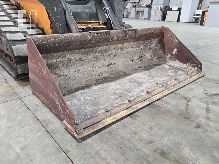 2014-deere-323e-image-10