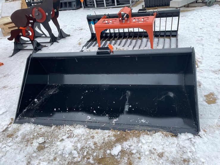 #2041-•-skid-steer-mount-78"-bucket-with-blade-image-2