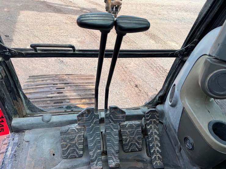 caterpillar-330d-image-106