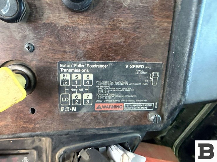 1990-peterbilt-377-image-47