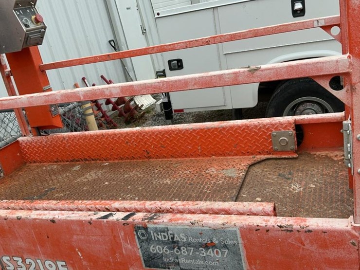 #414-•-2019-snorkel-19'-scissor-lift-image-12