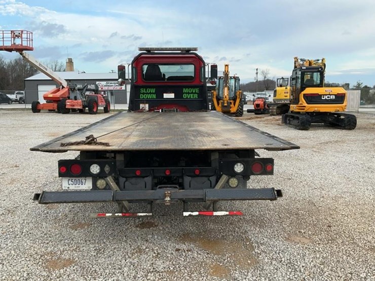 2021-peterbilt-337-image-4