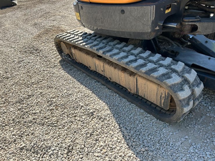 2023-case-cx37c-image-11